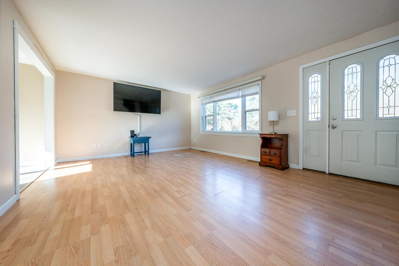 63 Triangle Circle Sandwich, MA 02563 - Photo 4 of 30 livroom2