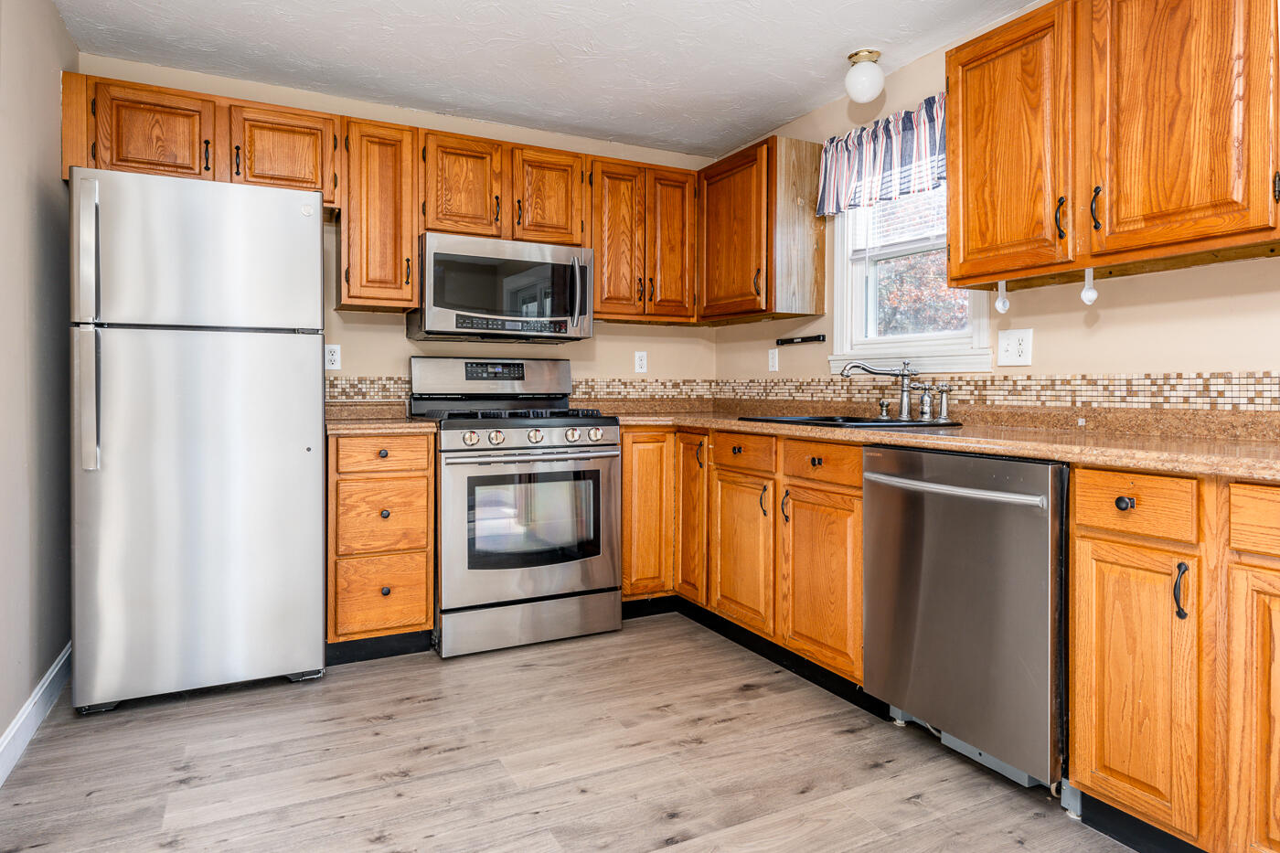 63 Triangle Circle Sandwich, MA 02563 - Photo 9 of 30 kitchen1