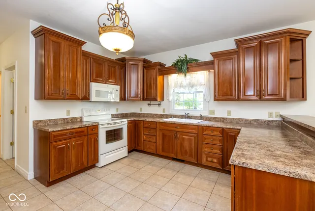 $599,900 | 1615 South Mill Creek Road, Greensburg, IN 47240