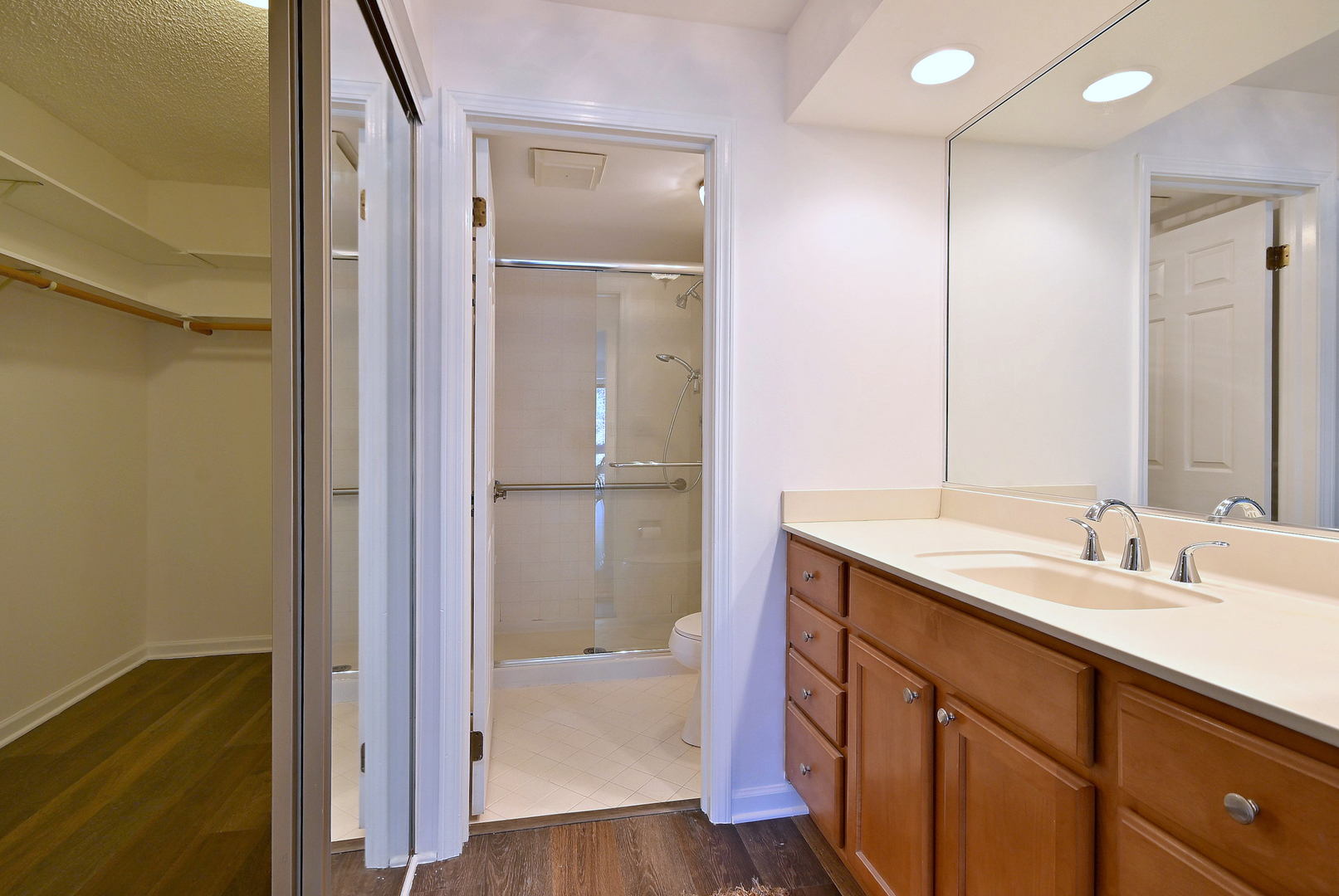 706 Waukegan Road, Unit C203 Glenview, IL 60025 - Photo 13 of 24