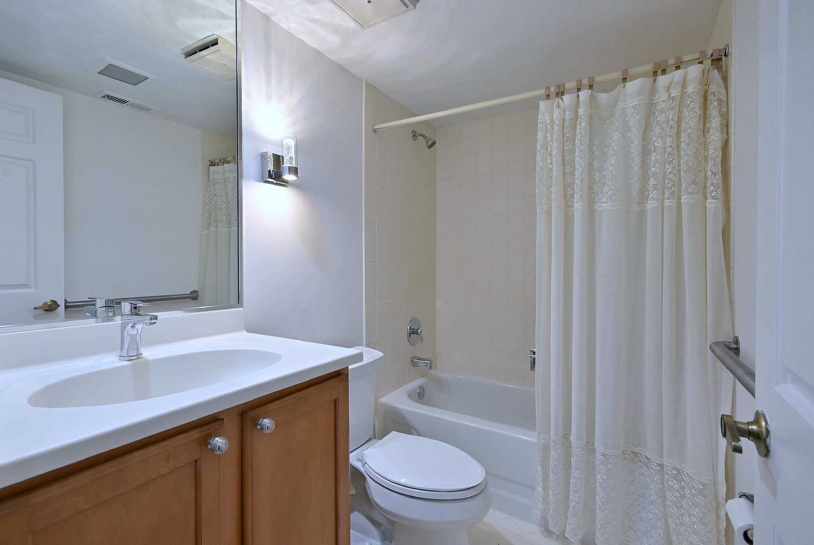 706 Waukegan Road, Unit C203 Glenview, IL 60025 - Photo 20 of 24