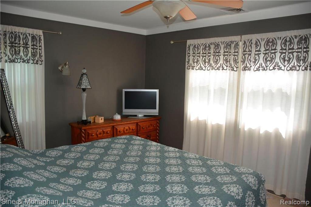 1872 River Road St. Clair, MI 48079 - Photo 10 of 26 Gallery Image 10