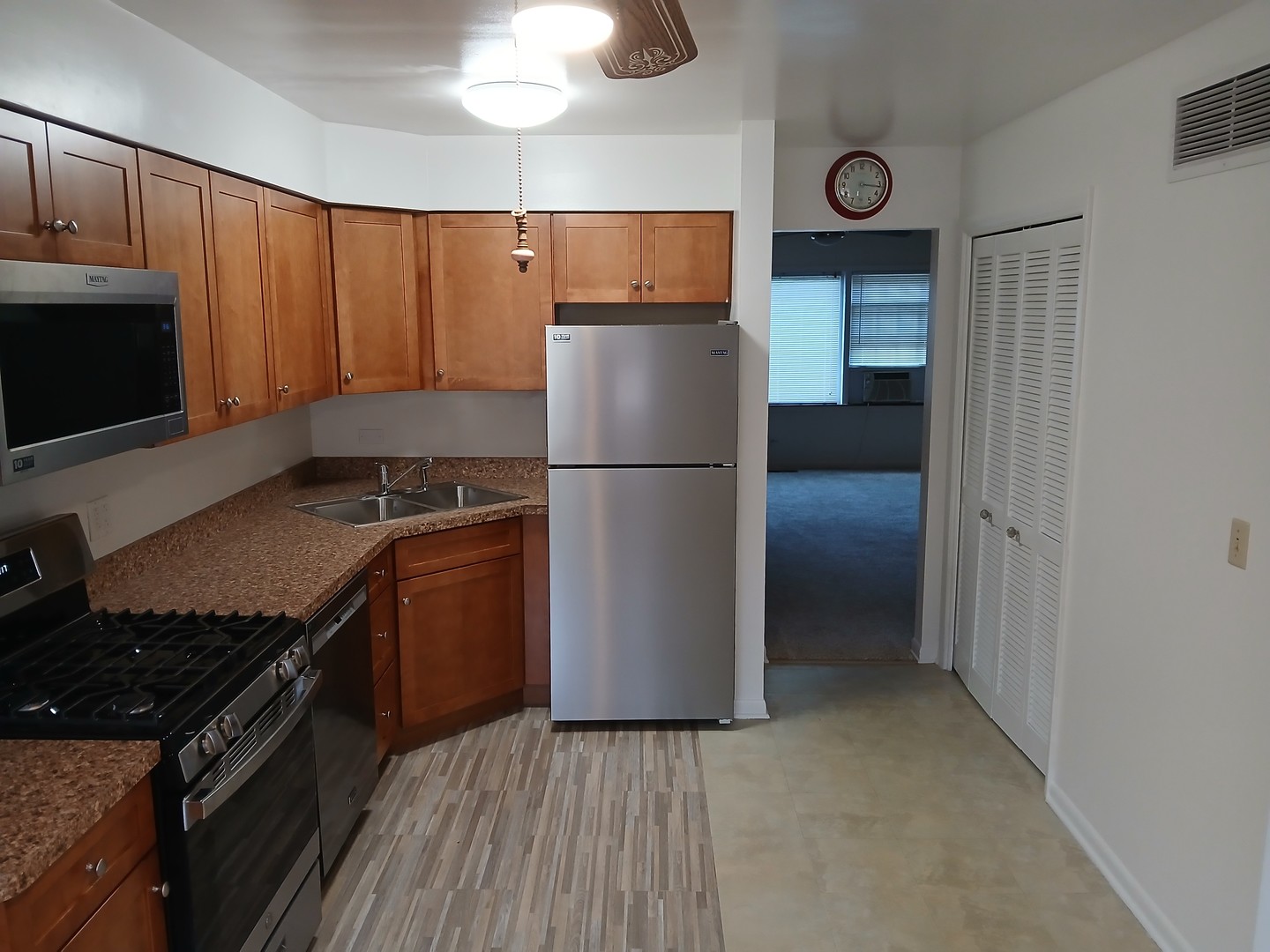 211 North Bothwell Street, Unit 1A Palatine, IL 60067 - Photo 3 of 5 a kitchen with a refrigerator stove and microwave