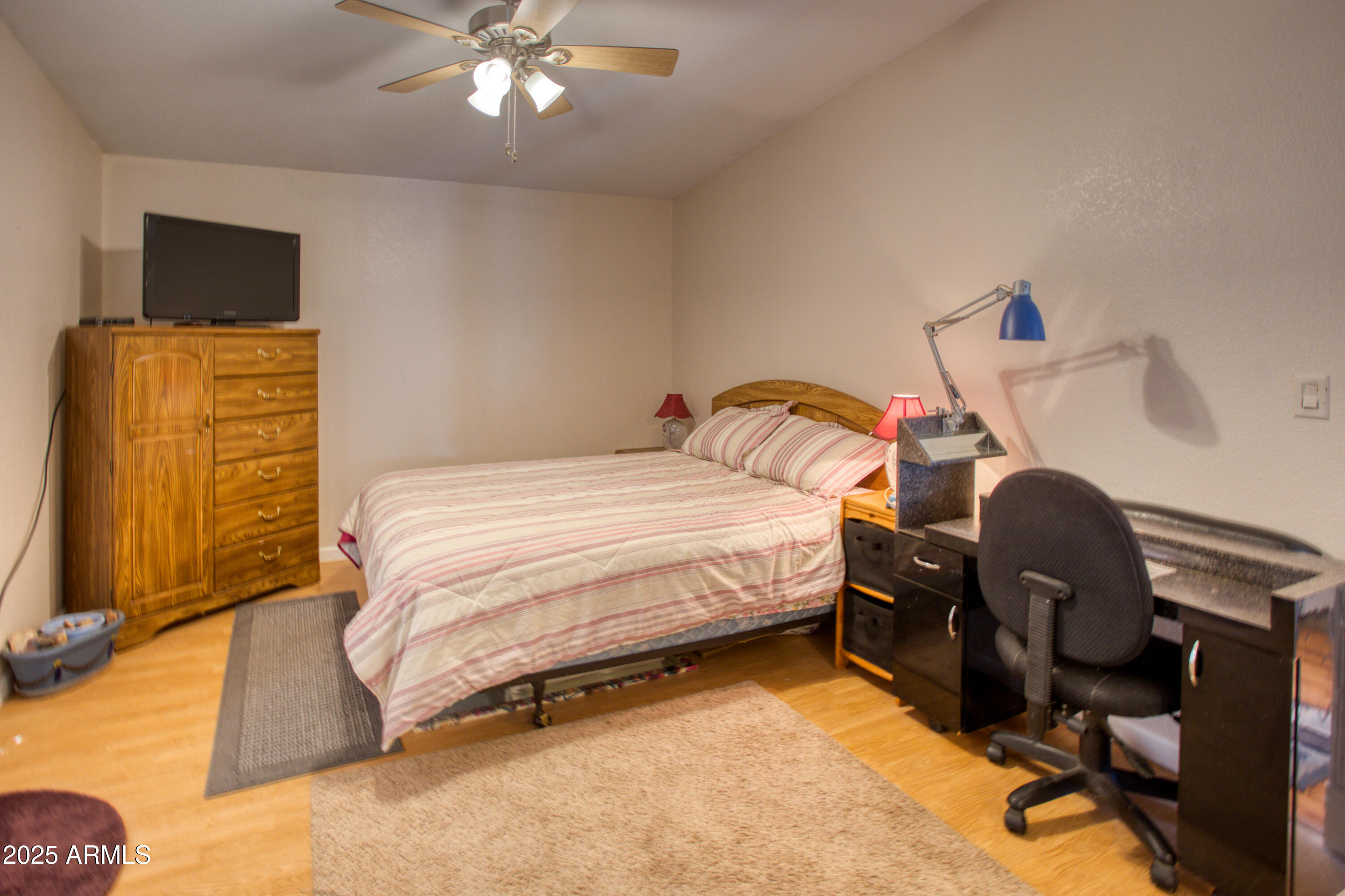 125 County Rd N3077 Show Low, AZ 85901 - Photo 23 of 71 a bedroom with a bed and a desk