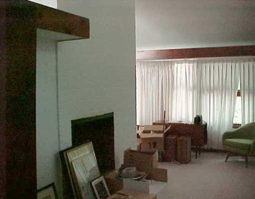 465 Woodland Road Pittsburgh, PA 15237 - Photo 3 of 8 Living Room.