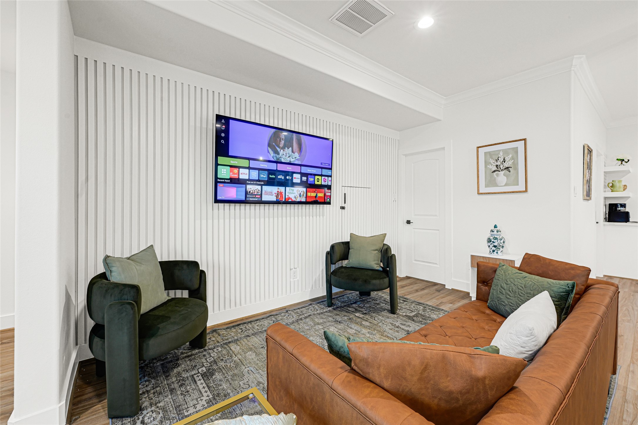 3845 Lydia Street Houston, TX 77021 - Photo 25 of 45 a living room with furniture and a couch