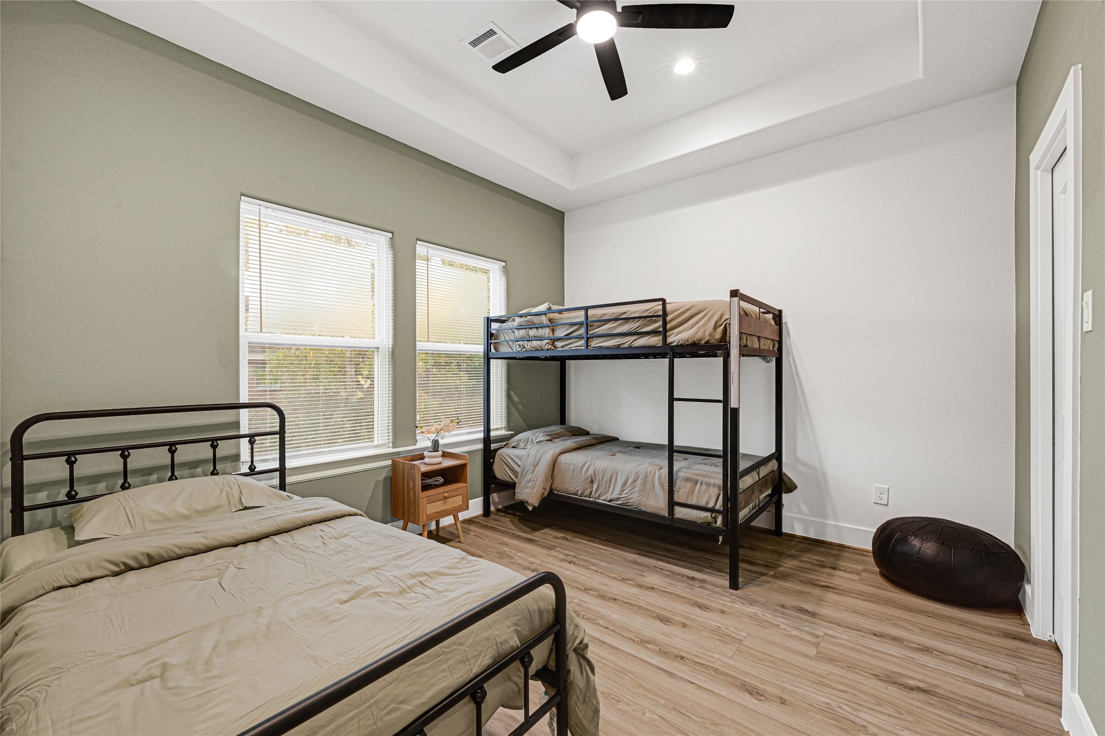 3845 Lydia Street Houston, TX 77021 - Photo 41 of 45 a bedroom with a bed and a window