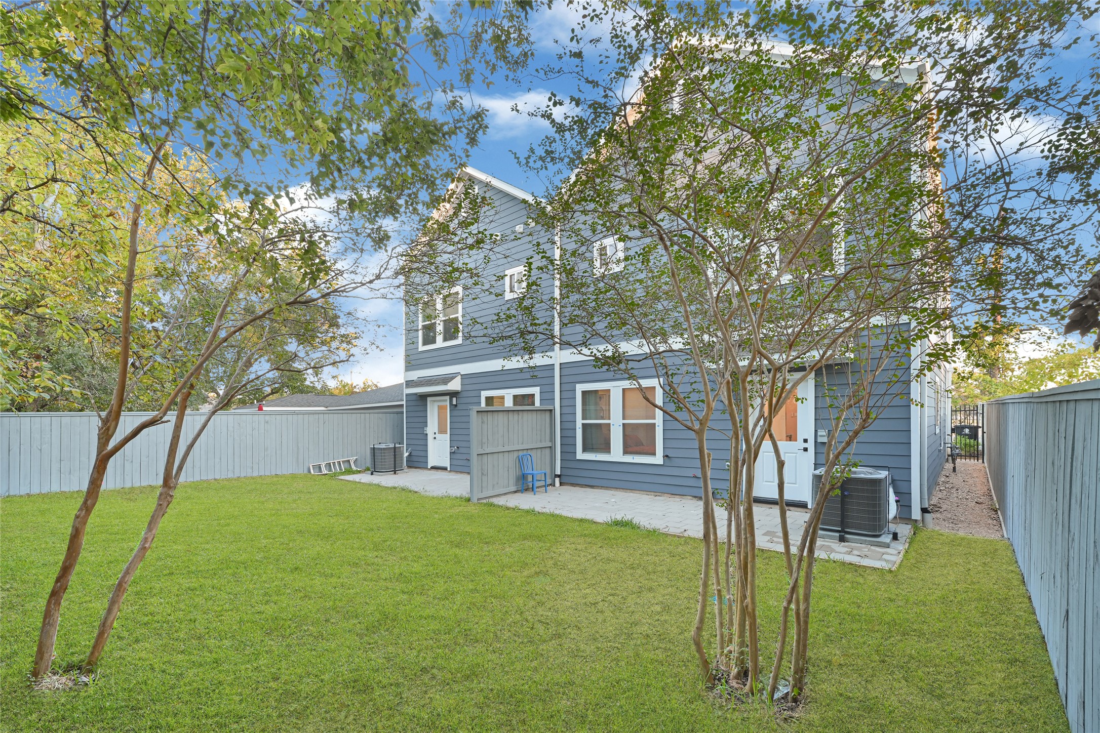 3845 Lydia Street Houston, TX 77021 - Photo 44 of 45 a view of a house with a backyard