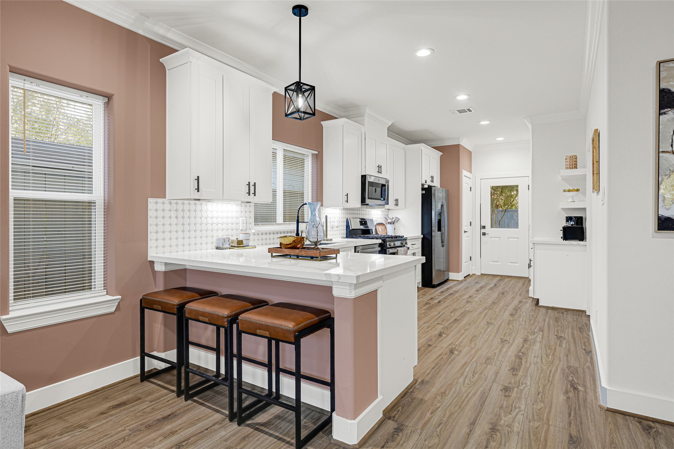 3845 Lydia Street Houston, TX 77021 - Photo 5 of 45 a kitchen with kitchen island a wooden floor and white appliances