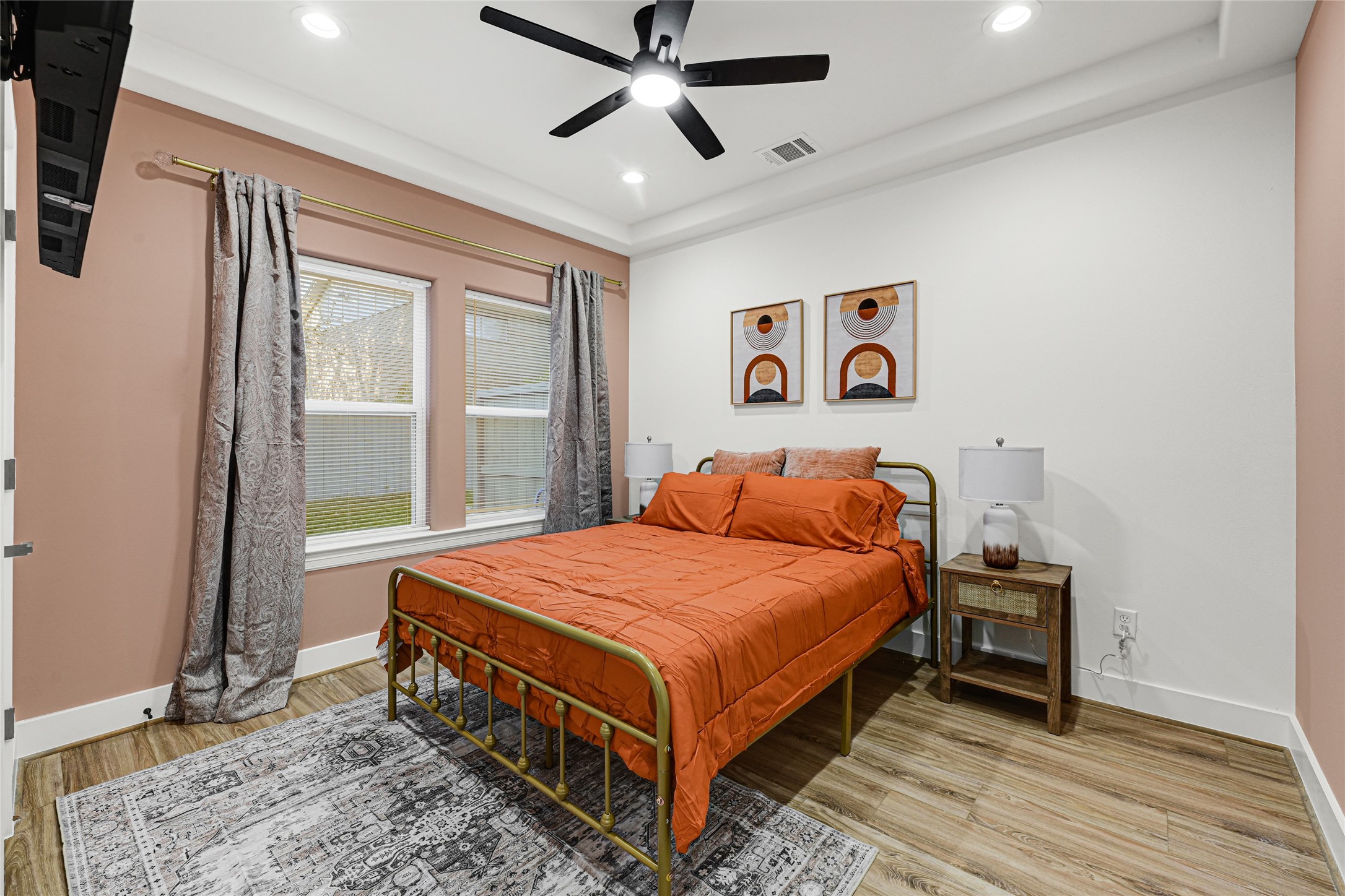 3845 Lydia Street Houston, TX 77021 - Photo 8 of 45 a bedroom with a bed and a window