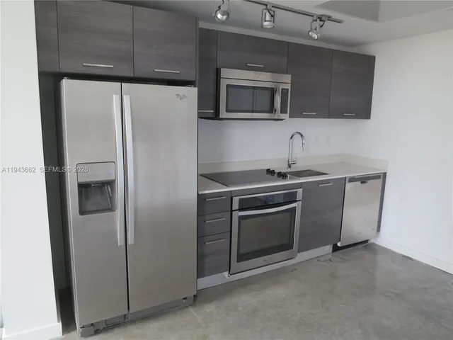 $2,250 | 151 Southeast 1st Street, Unit 2504, Miami, FL 33131