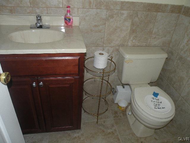 252 Pheasant Run Bushkill, PA 18324 - Photo 14 of 19 Half Bathroom