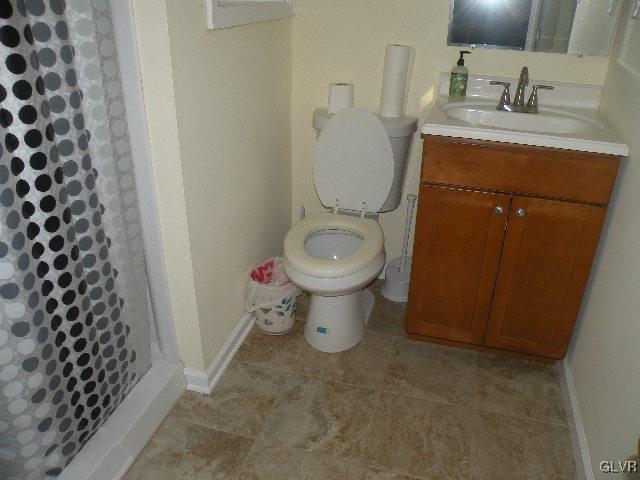 252 Pheasant Run Bushkill, PA 18324 - Photo 17 of 19 Lower Level Master Bathroom