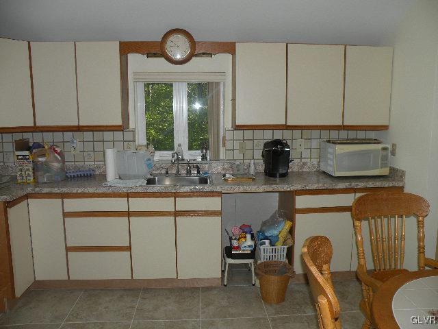 252 Pheasant Run Bushkill, PA 18324 - Photo 3 of 19 Kitchen