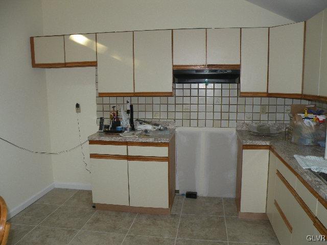 252 Pheasant Run Bushkill, PA 18324 - Photo 4 of 19 Kitchen