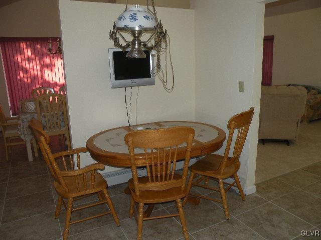 252 Pheasant Run Bushkill, PA 18324 - Photo 5 of 19 Eat-In Kitchen