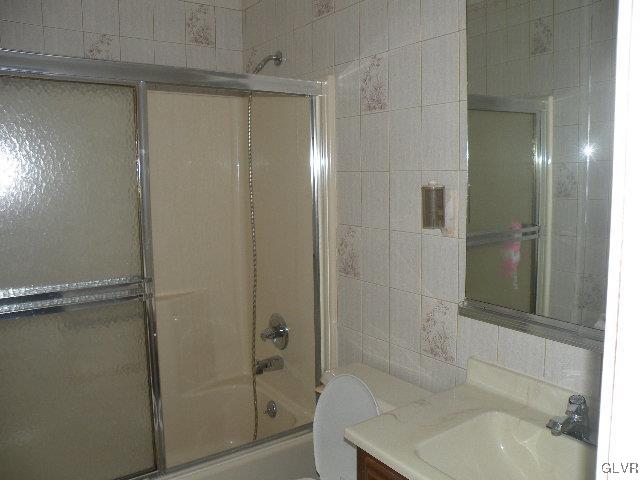 252 Pheasant Run Bushkill, PA 18324 - Photo 9 of 19 Master Bathroom