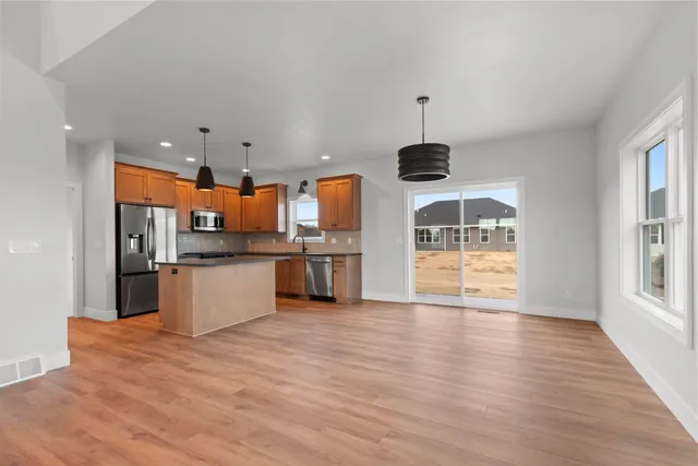 $549,900 | 1405 Crossroads Drive, De Pere, WI 54115