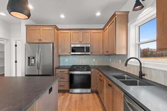 $549,900 | 1405 Crossroads Drive, De Pere, WI 54115