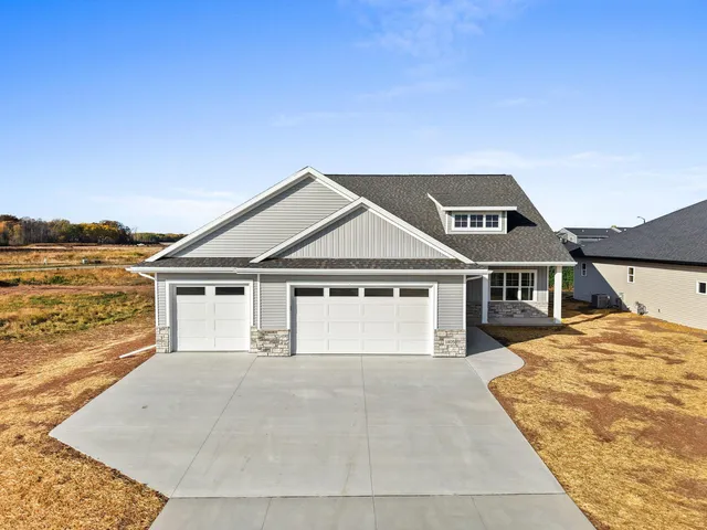 $549,900 | 1405 Crossroads Drive, De Pere, WI 54115