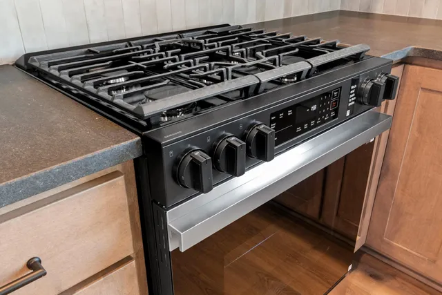 $549,900 | 1405 Crossroads Drive, De Pere, WI 54115