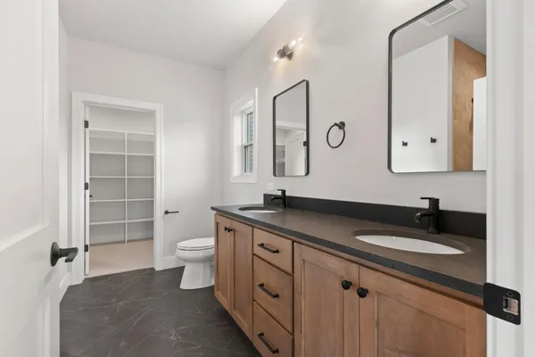 $539,900 | 1405 Crossroads Drive, De Pere, WI 54115