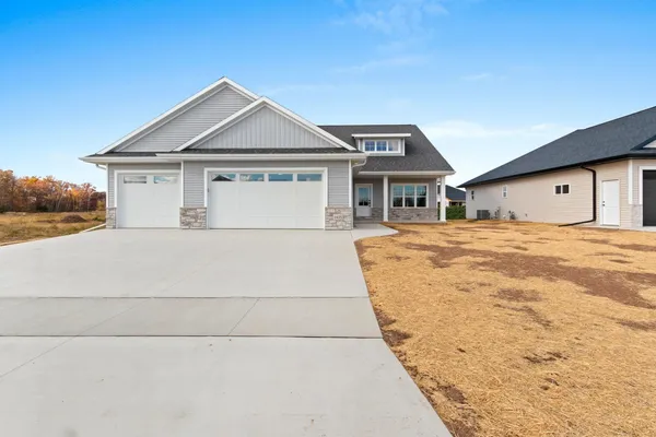 $539,900 | 1405 Crossroads Drive, De Pere, WI 54115