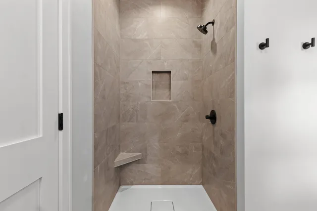 $549,900 | 1405 Crossroads Drive, De Pere, WI 54115