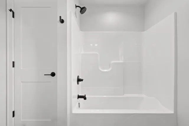 $549,900 | 1405 Crossroads Drive, De Pere, WI 54115