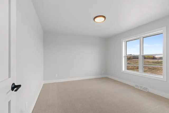 $549,900 | 1405 Crossroads Drive, De Pere, WI 54115