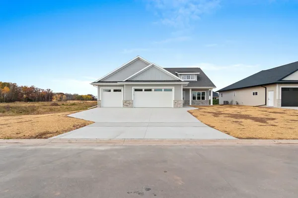 $539,900 | 1405 Crossroads Drive, De Pere, WI 54115