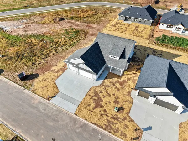 $539,900 | 1405 Crossroads Drive, De Pere, WI 54115