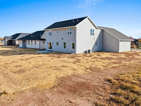 $539,900 | 1405 Crossroads Drive, De Pere, WI 54115