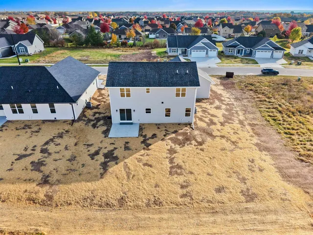 $549,900 | 1405 Crossroads Drive, De Pere, WI 54115