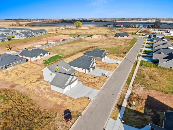 $539,900 | 1405 Crossroads Drive, De Pere, WI 54115