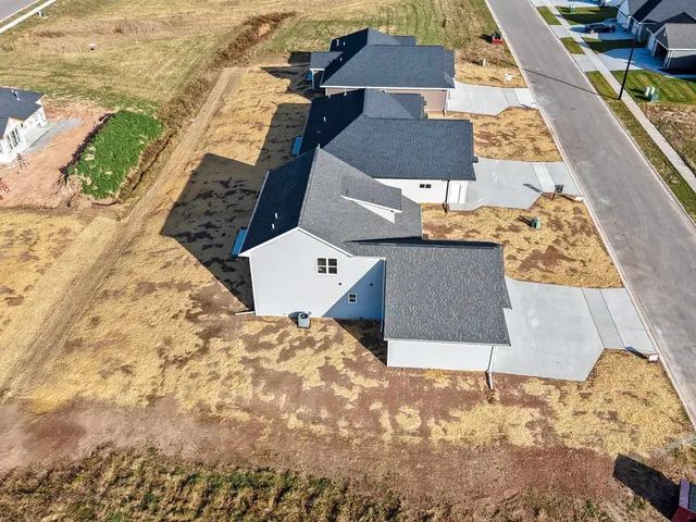 $549,900 | 1405 Crossroads Drive, De Pere, WI 54115