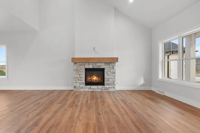 $549,900 | 1405 Crossroads Drive, De Pere, WI 54115