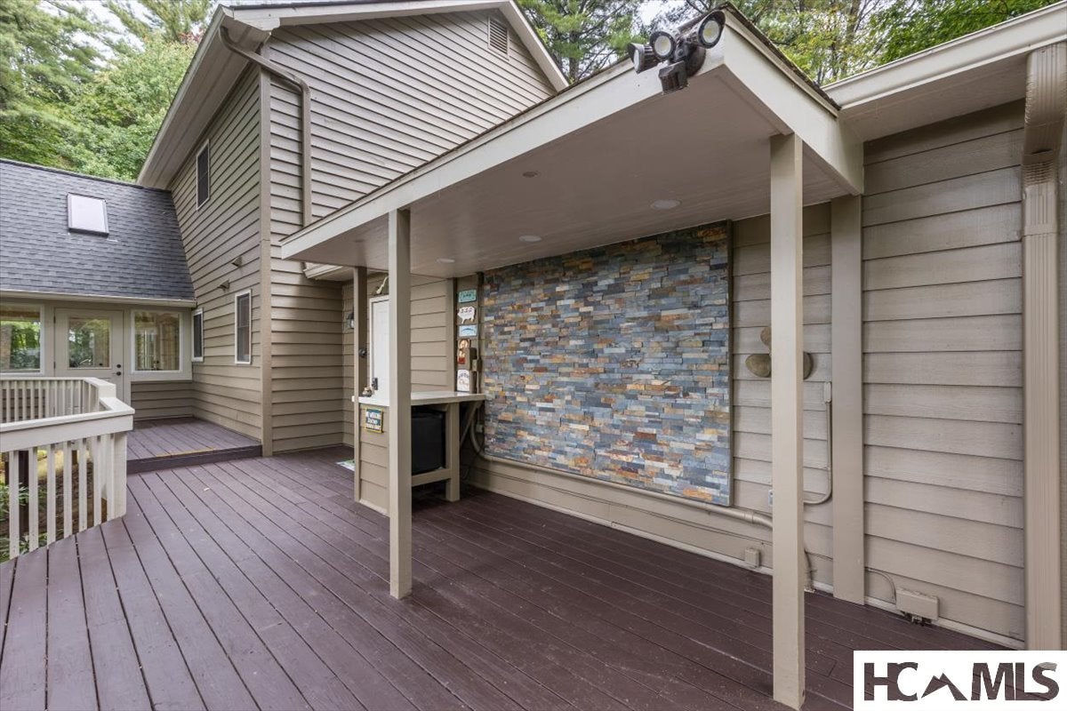 341 Trays Island Road Sapphire, NC 28774 - Photo 37 of 64 Gallery Image 37