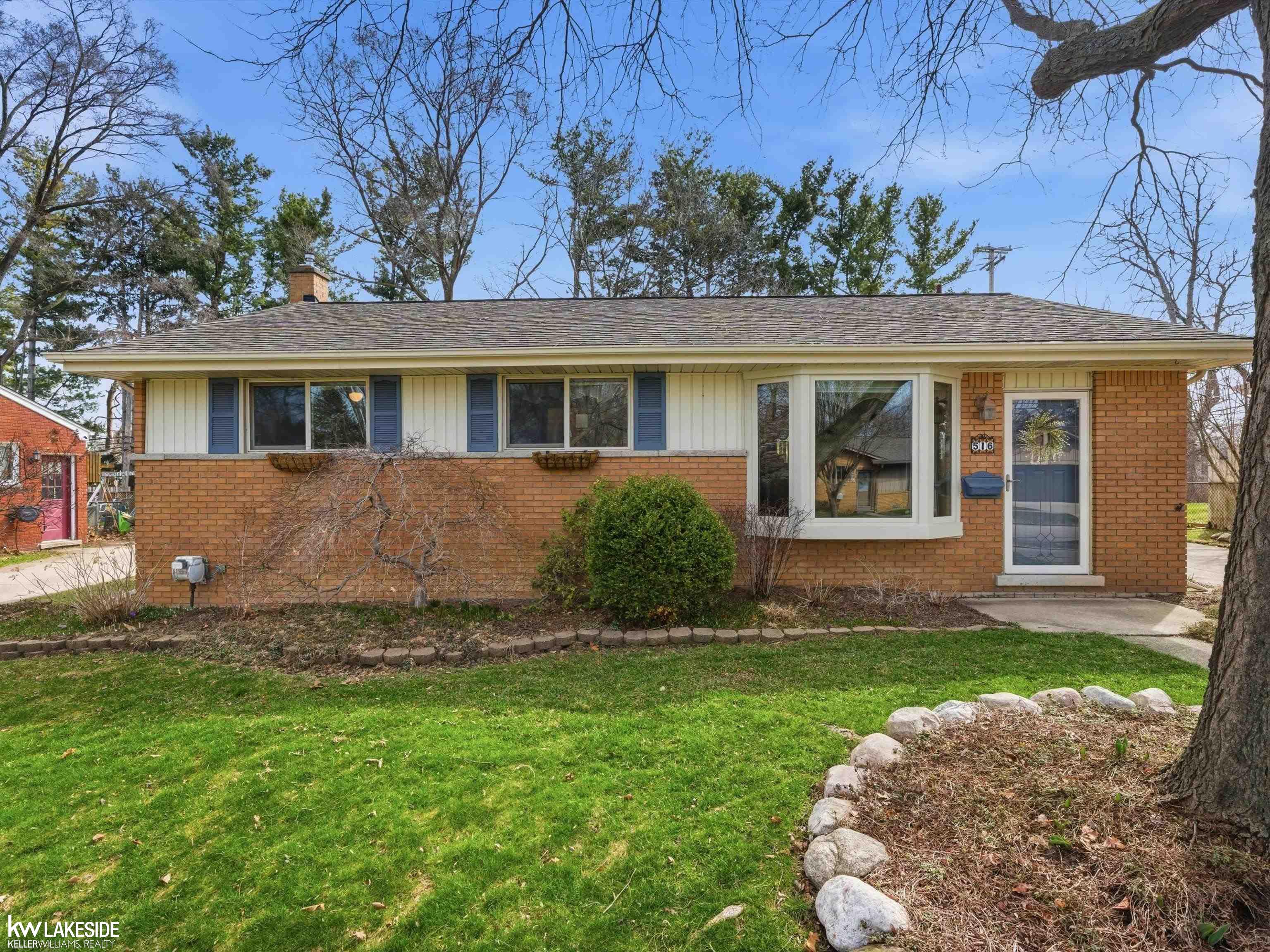 516 Miller Avenue Rochester, MI 48307 - Photo 2 of 43 50203022-179be4b6-6746-4f97-9723-11e8f48d6c1d.JPG
