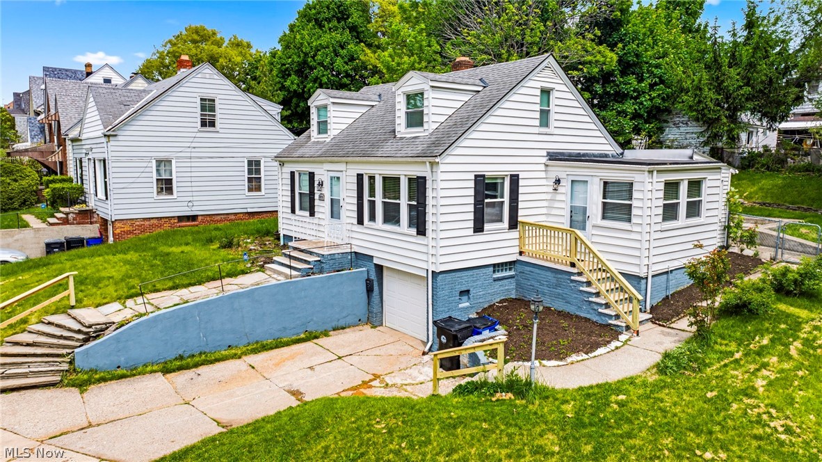 3579 Lloyd Road Cleveland, OH 44111 - Photo 2 of 37