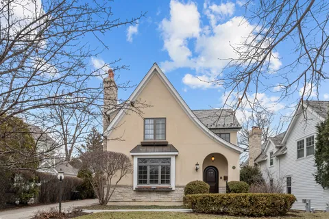 $1,695,000 | 33 Washington Circle, Lake Forest, IL 60045