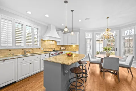 $1,695,000 | 33 Washington Circle, Lake Forest, IL 60045