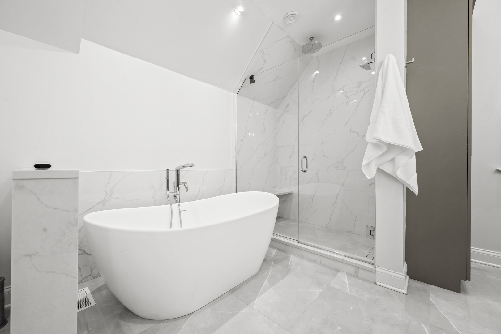 33 Washington Circle Lake Forest, IL 60045 - Photo 18 of 37