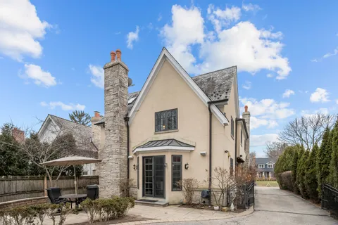 $1,695,000 | 33 Washington Circle, Lake Forest, IL 60045