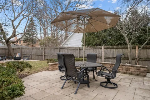 $1,695,000 | 33 Washington Circle, Lake Forest, IL 60045