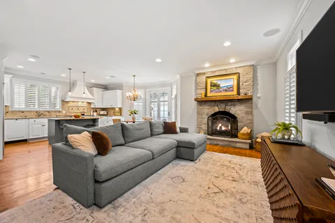 $1,695,000 | 33 Washington Circle, Lake Forest, IL 60045