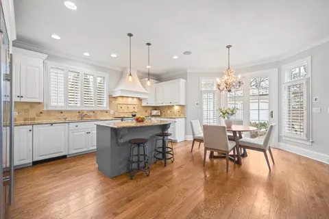 $1,695,000 | 33 Washington Circle, Lake Forest, IL 60045