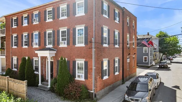 $4,000 | 7 Daniels Street, Unit 2, Salem, MA 01970
