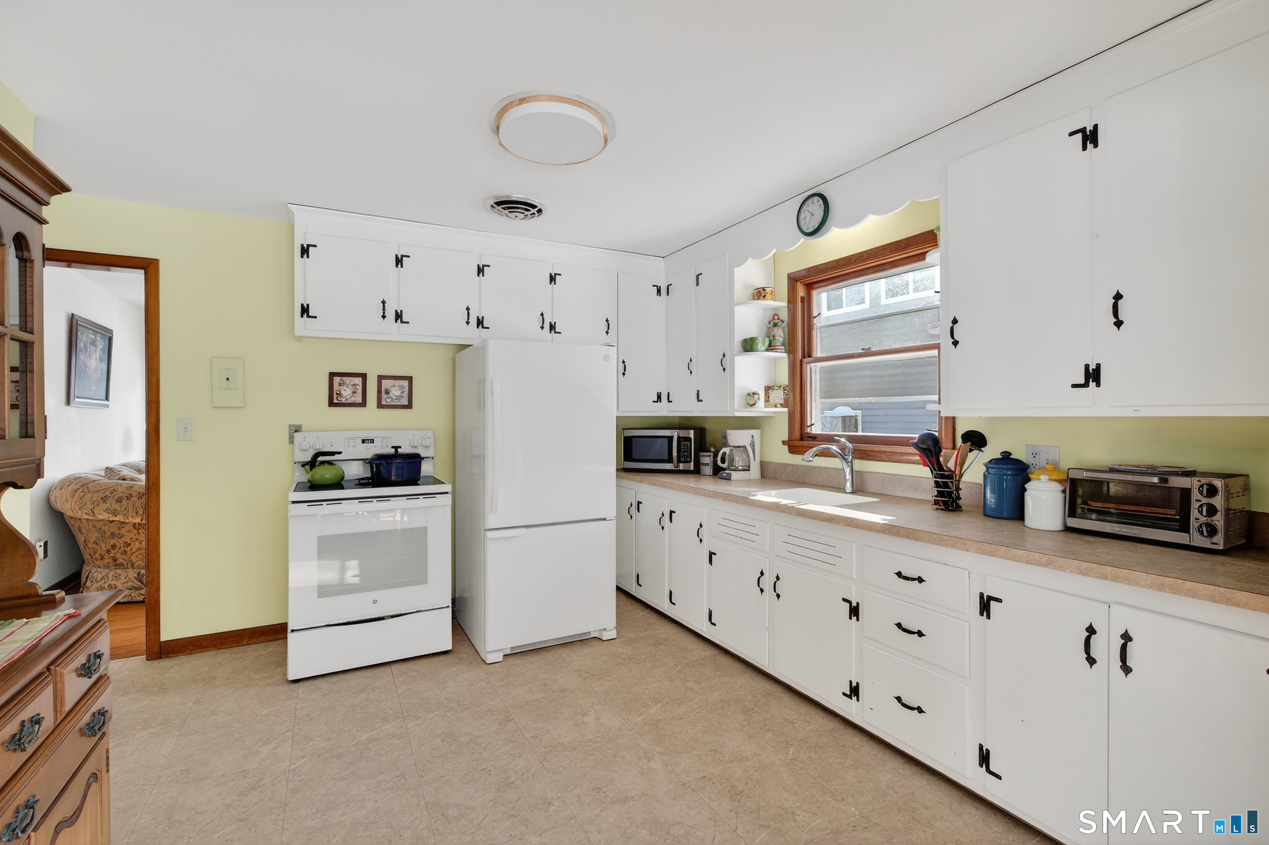 27 Robinwood Road Waterbury, CT 06708 - Photo 14 of 37