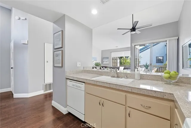 $489,000 | 2516 West MacArthur Boulevard, Unit J, Santa Ana, CA 92704